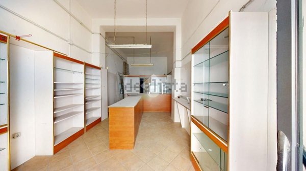 locale commerciale in vendita a Brindisi in zona Centro Città