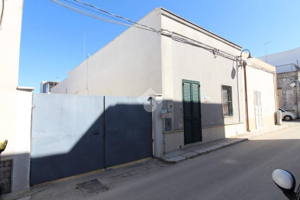 casa indipendente in vendita a Brindisi in zona Tuturano