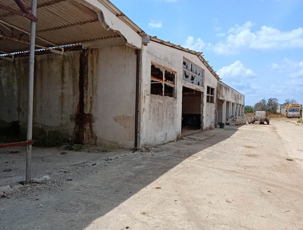 locale commerciale in vendita a Brindisi in zona Commenda