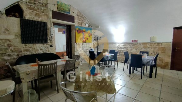 negozio in vendita a Brindisi in zona Centro Città