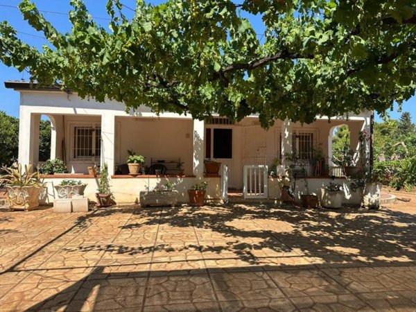 casa indipendente in vendita a Brindisi in zona Paradiso