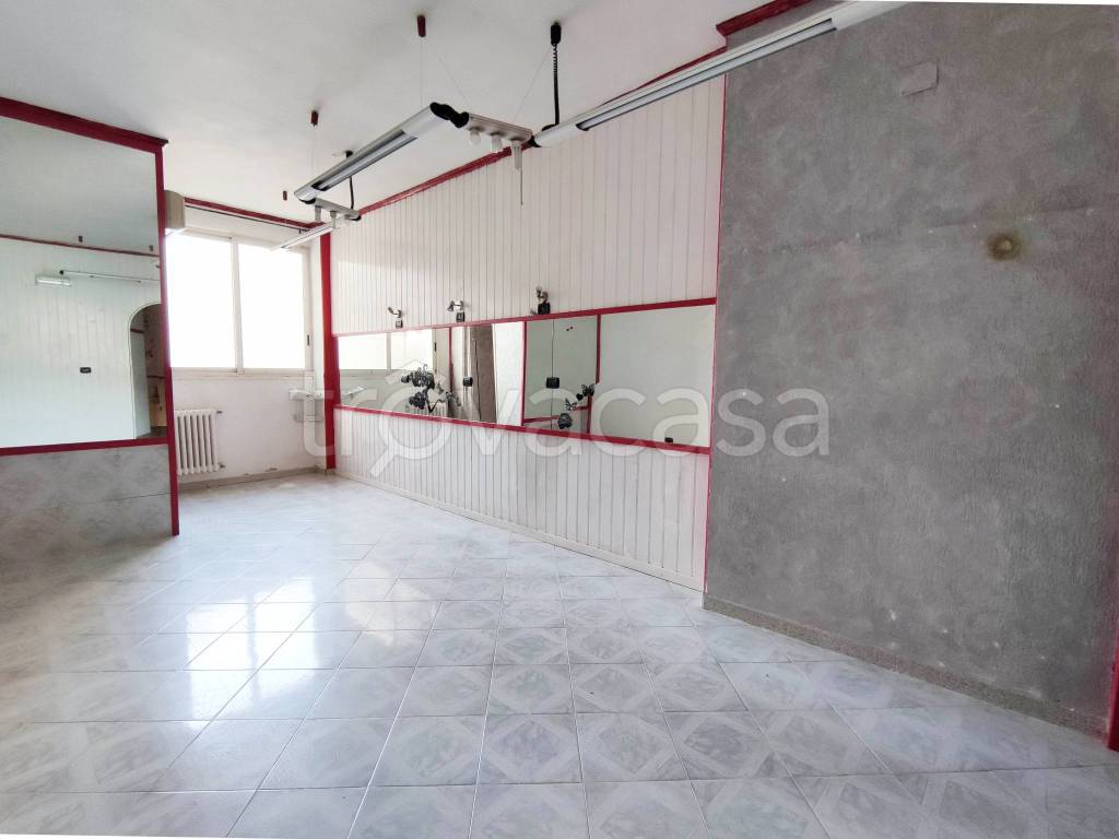 negozio in vendita a Brindisi in zona Commenda