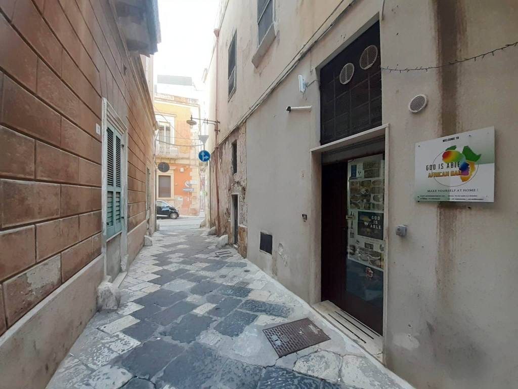 negozio in vendita a Brindisi in zona Centro Città