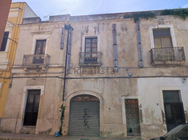 casa indipendente in vendita a Brindisi in zona Centro Città