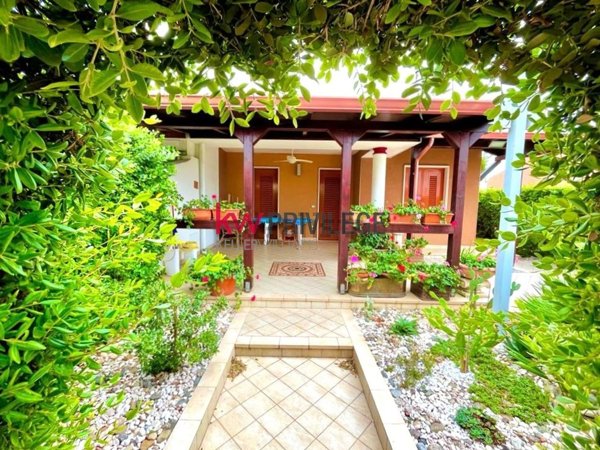 casa indipendente in vendita a Brindisi in zona Centro Città