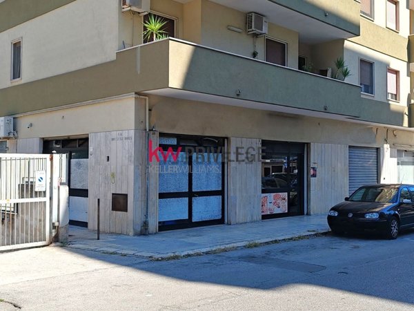 locale commerciale in vendita a Brindisi in zona Cappuccini