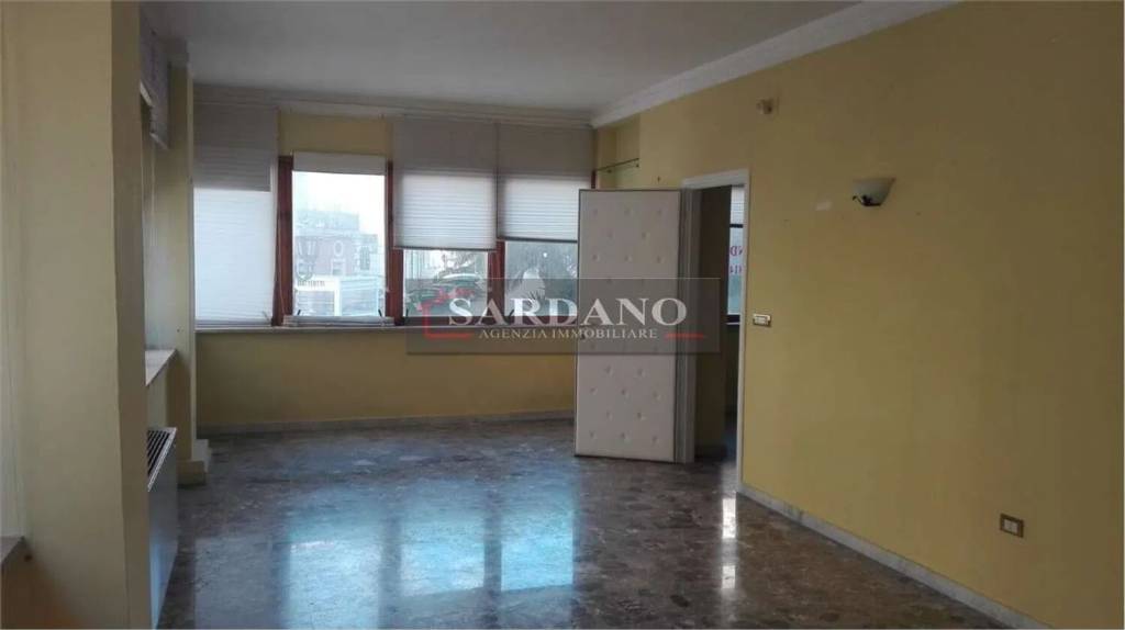 ufficio in vendita a Brindisi in zona Centro Città