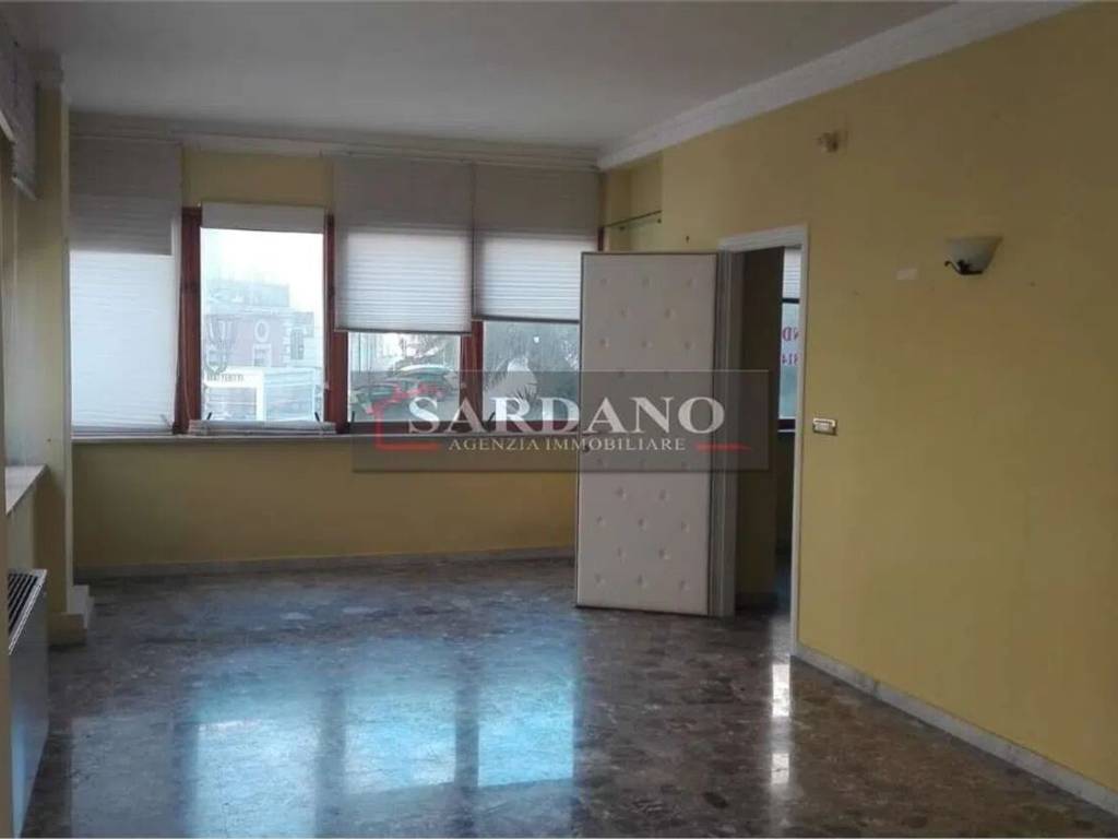 ufficio in vendita a Brindisi in zona Centro Città