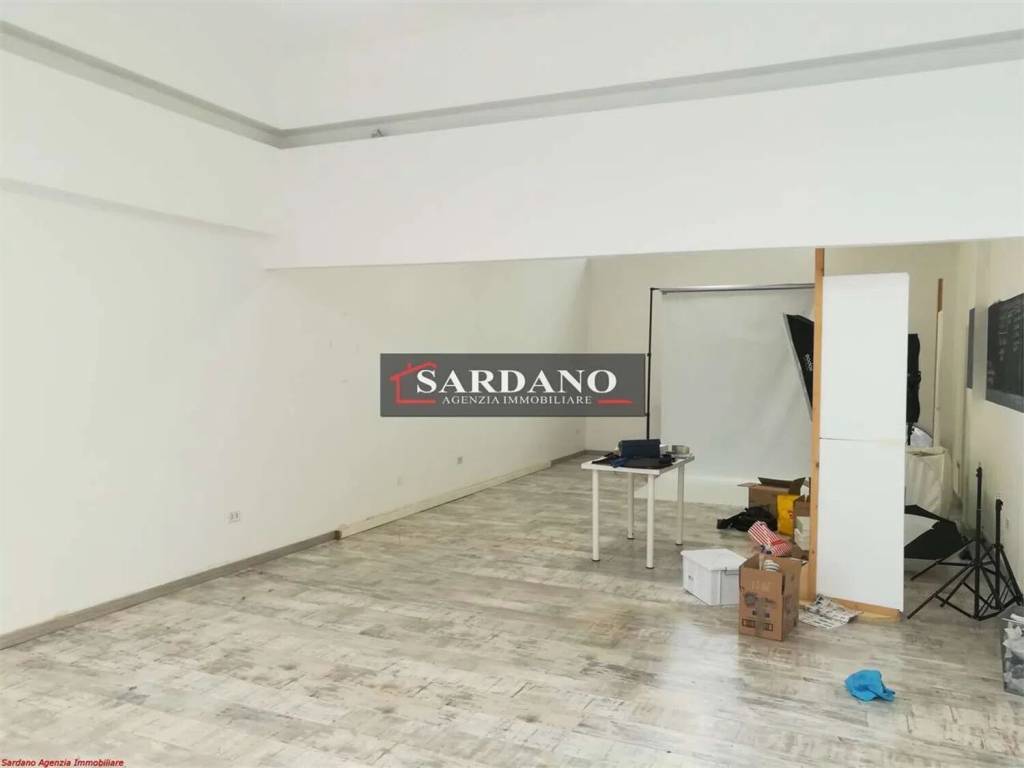 negozio in vendita a Brindisi in zona Commenda