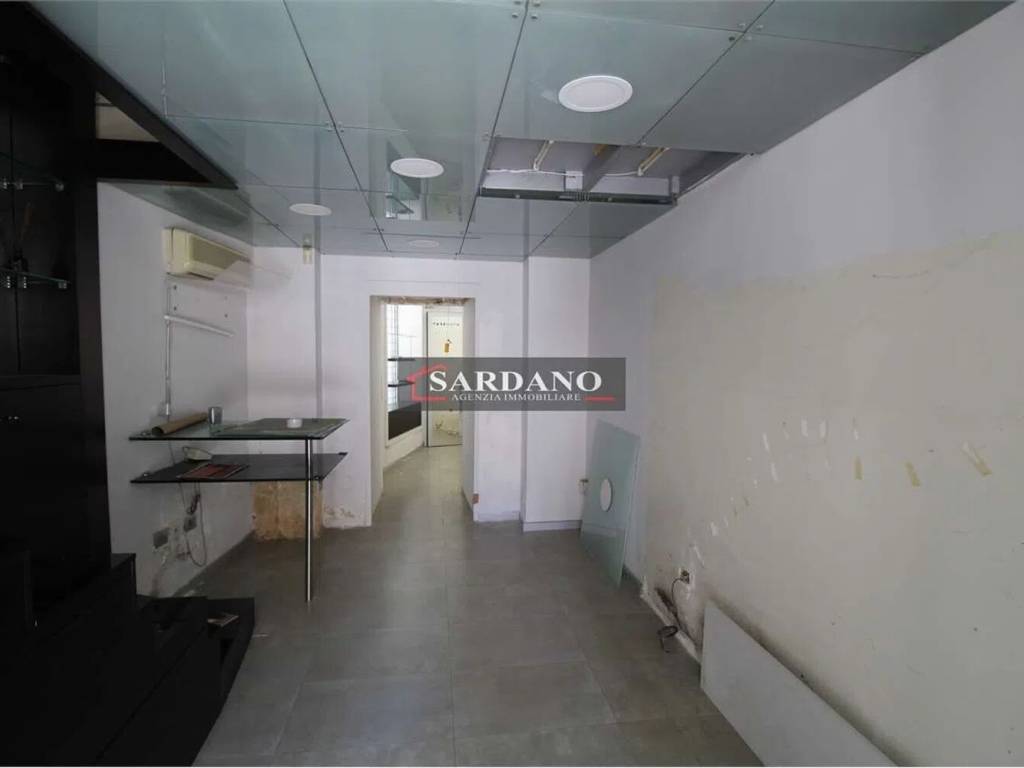 negozio in vendita a Brindisi in zona Centro Città