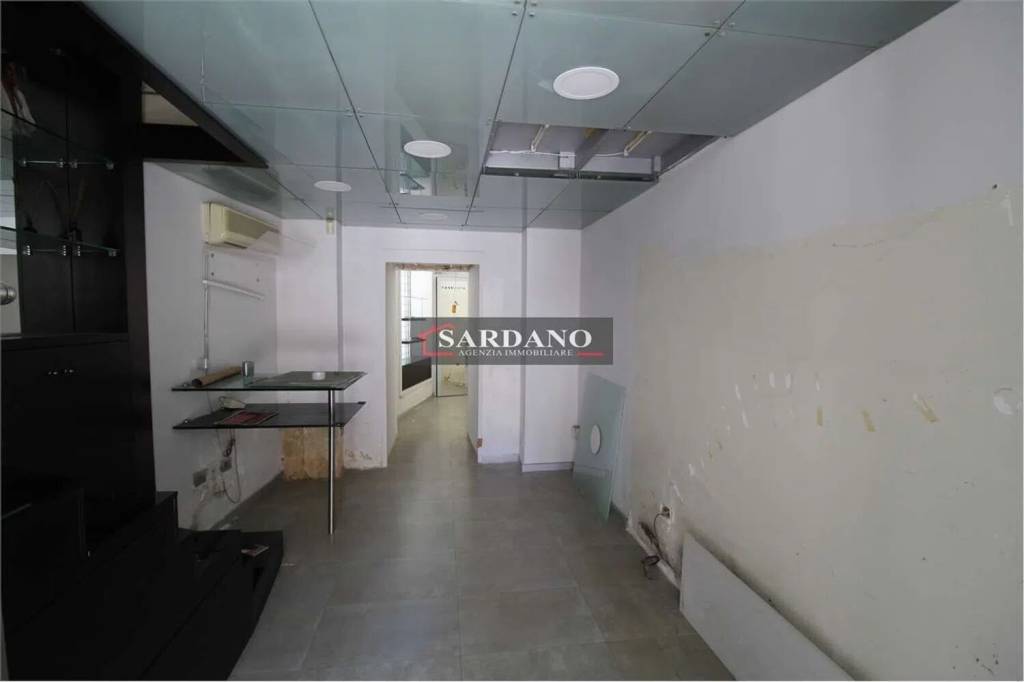 negozio in vendita a Brindisi in zona Commenda