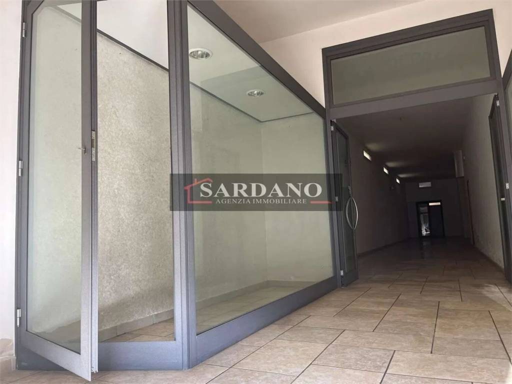 negozio in vendita a Brindisi in zona Cappuccini