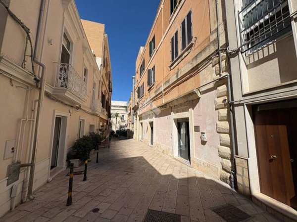 negozio in vendita a Brindisi in zona Centro Città