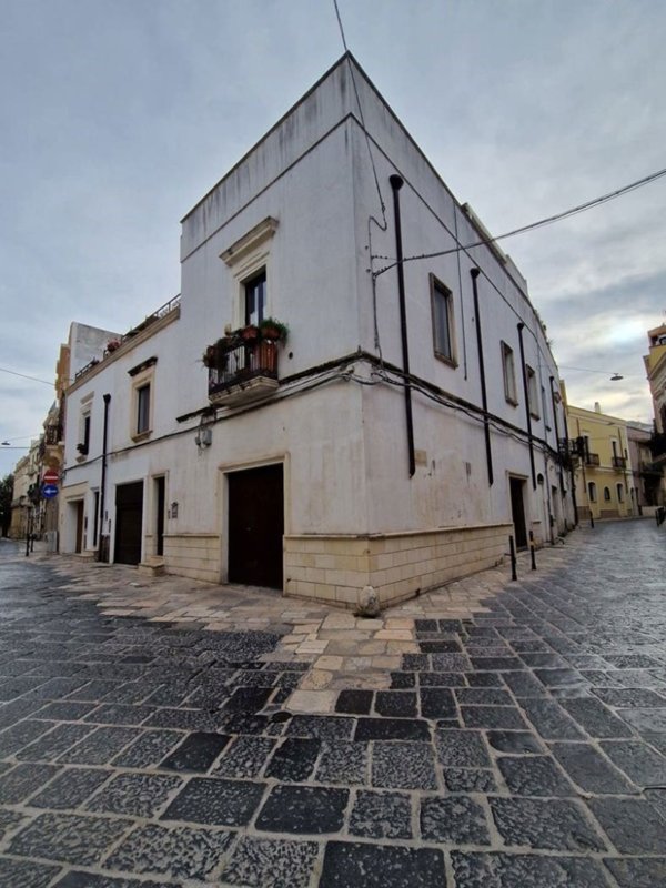 casa indipendente in vendita a Brindisi in zona Centro Città