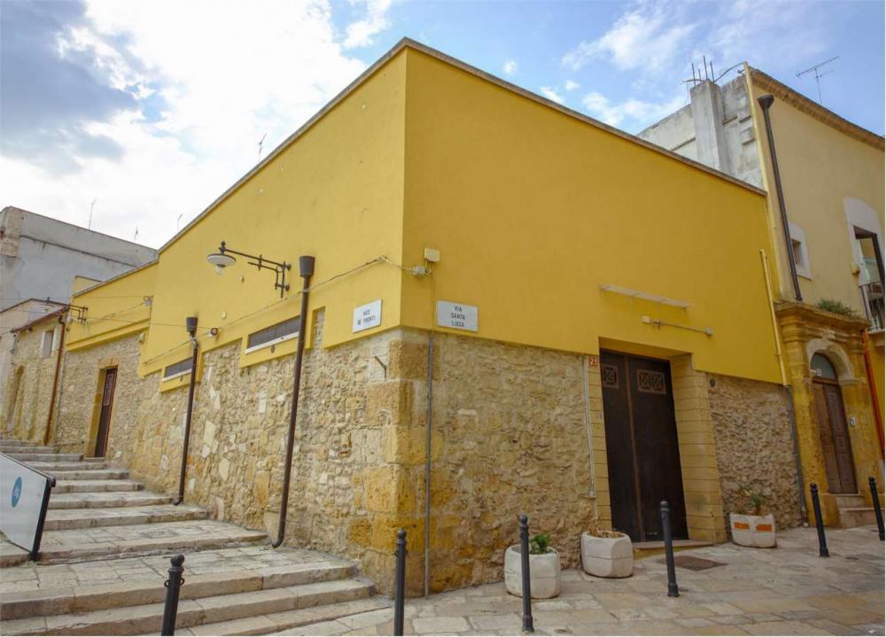 negozio in vendita a Brindisi in zona Centro Città