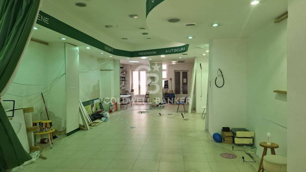 locale commerciale in vendita a Brindisi in zona Centro Città
