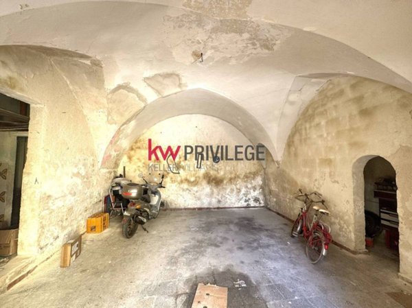 casa indipendente in vendita a Brindisi in zona Centro Città