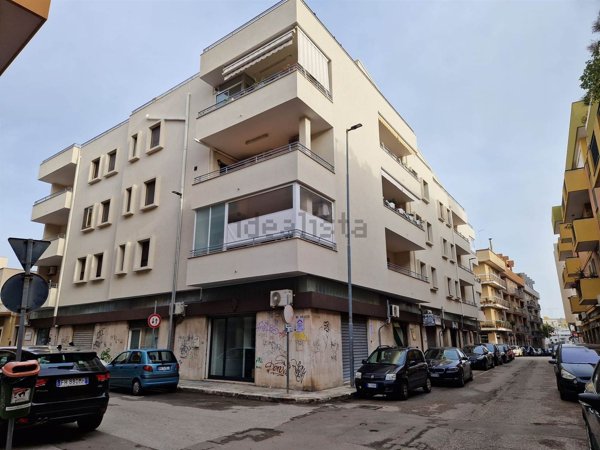 locale commerciale in vendita a Brindisi in zona Commenda