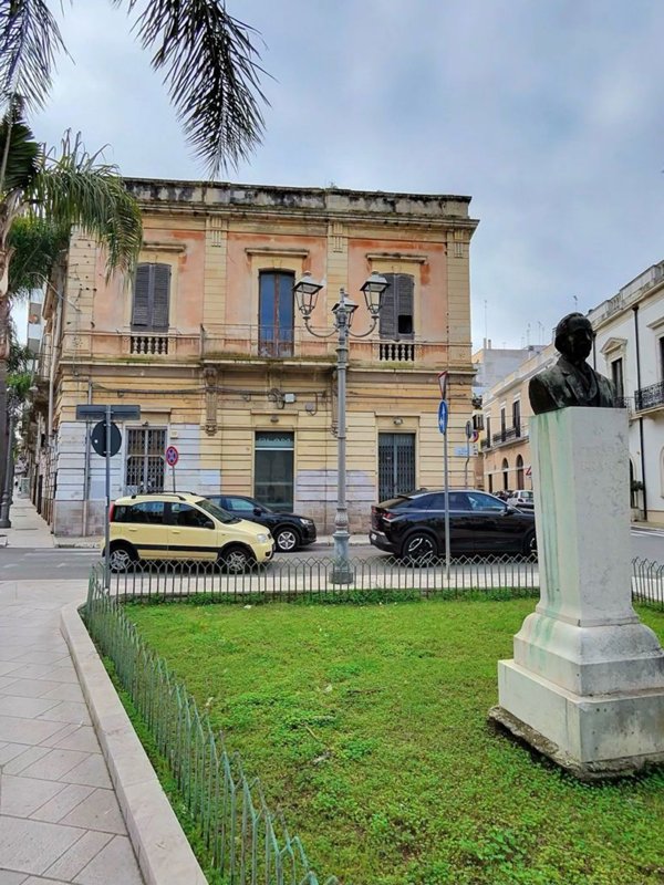 casa indipendente in vendita a Brindisi in zona Centro Città