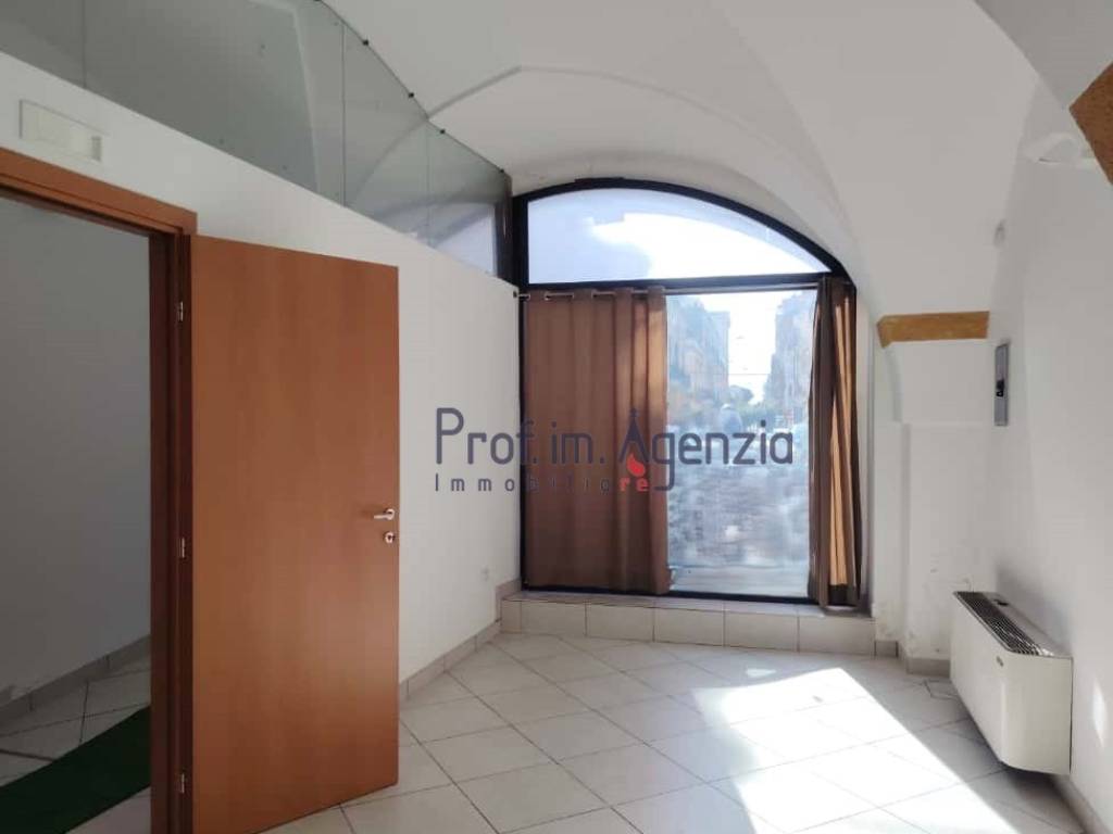 negozio in vendita a Brindisi in zona Cappuccini