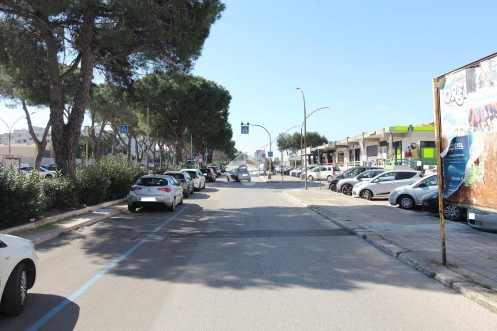 locale commerciale in vendita a Brindisi in zona Commenda