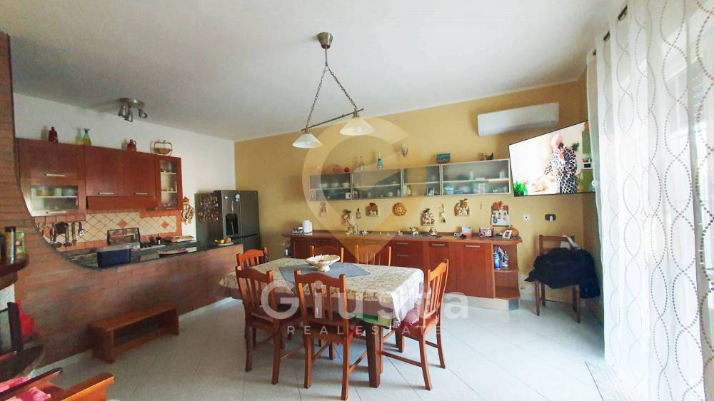 casa indipendente in vendita a Brindisi in zona Sant'Elia