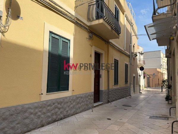 casa indipendente in vendita a Brindisi in zona Centro Città