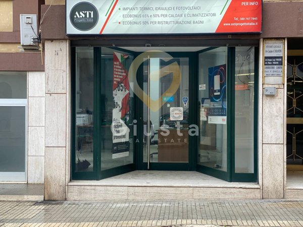locale commerciale in vendita a Brindisi in zona Centro Città