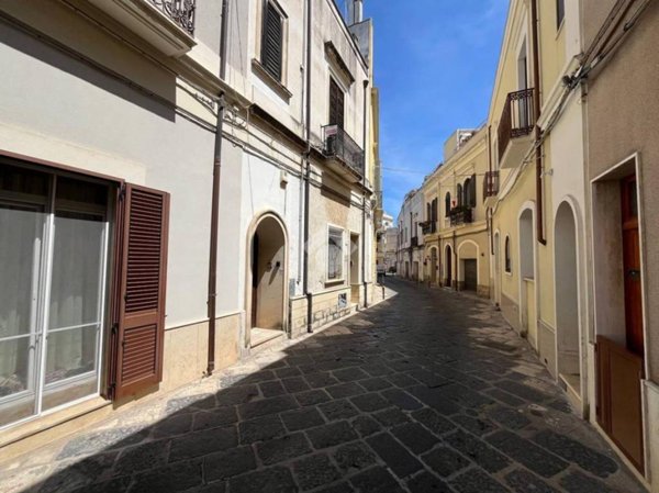 casa indipendente in vendita a Brindisi in zona Centro Città