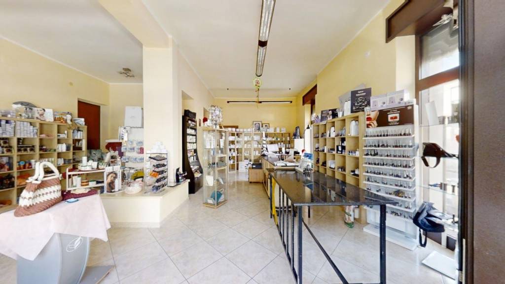 negozio in vendita a Brindisi in zona Commenda