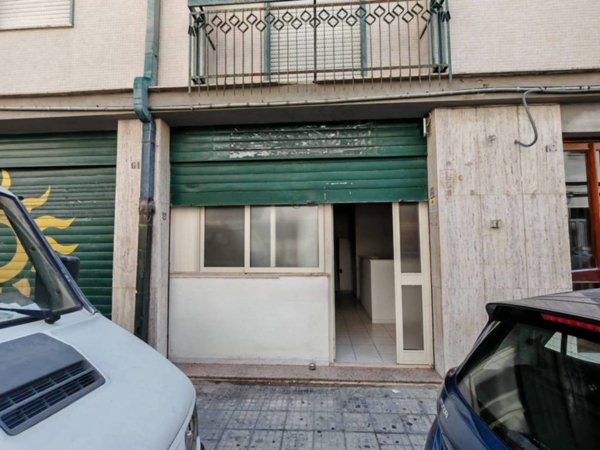 negozio in vendita a Brindisi in zona Commenda