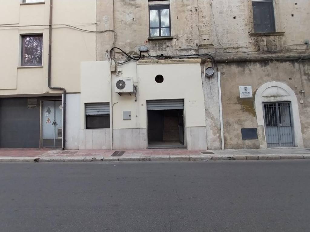negozio in vendita a Brindisi in zona Cappuccini