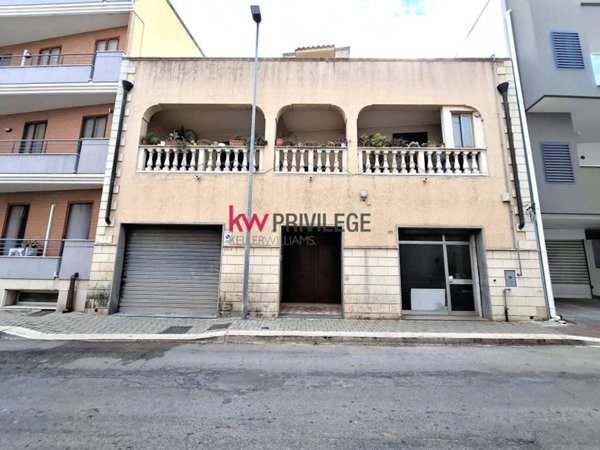 casa indipendente in vendita a Brindisi in zona Cappuccini