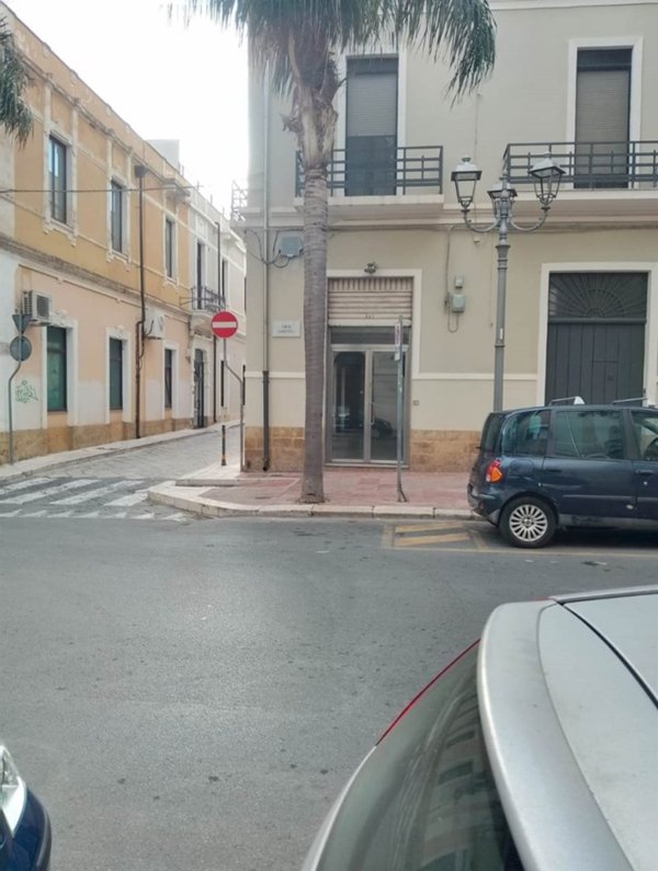 negozio in vendita a Brindisi in zona Centro Città
