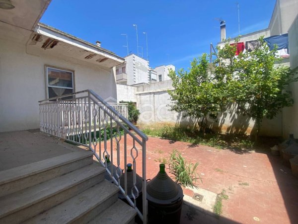 casa indipendente in vendita a Brindisi in zona Cappuccini