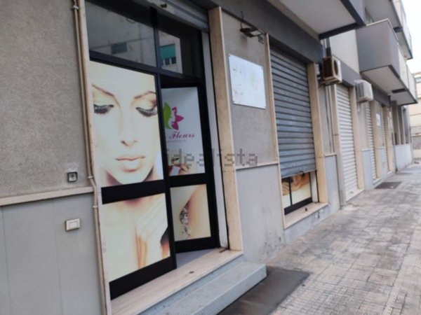 locale commerciale in vendita a Brindisi in zona Commenda
