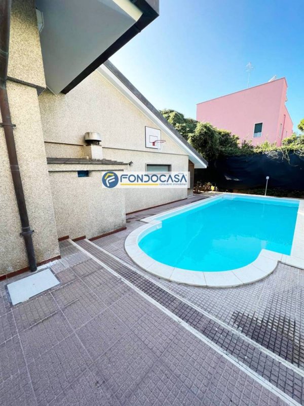 casa indipendente in vendita a Brindisi in zona Paradiso