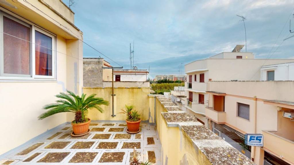 casa indipendente in vendita a Brindisi in zona Commenda