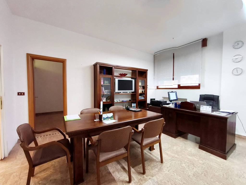 ufficio in vendita a Brindisi in zona Centro Città