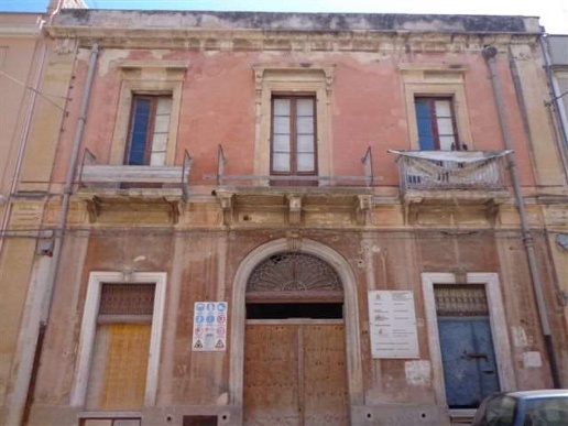 casa indipendente in vendita a Brindisi in zona Centro Città