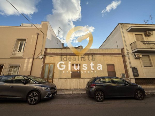 casa indipendente in vendita a Brindisi in zona Cappuccini
