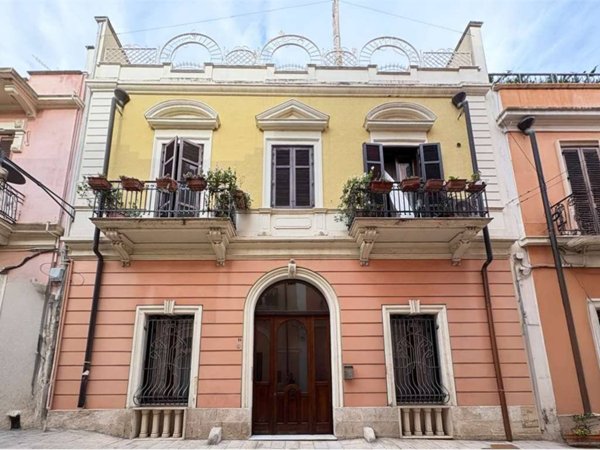 casa indipendente in vendita a Brindisi in zona Centro Città