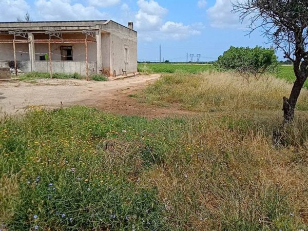 locale commerciale in vendita a Brindisi in zona Commenda