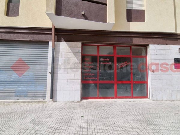 negozio in vendita a Brindisi in zona Commenda
