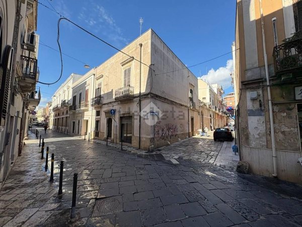 locale commerciale in vendita a Brindisi in zona Centro Città