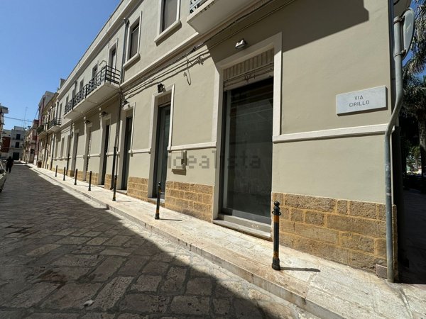locale commerciale in vendita a Brindisi in zona Centro Città