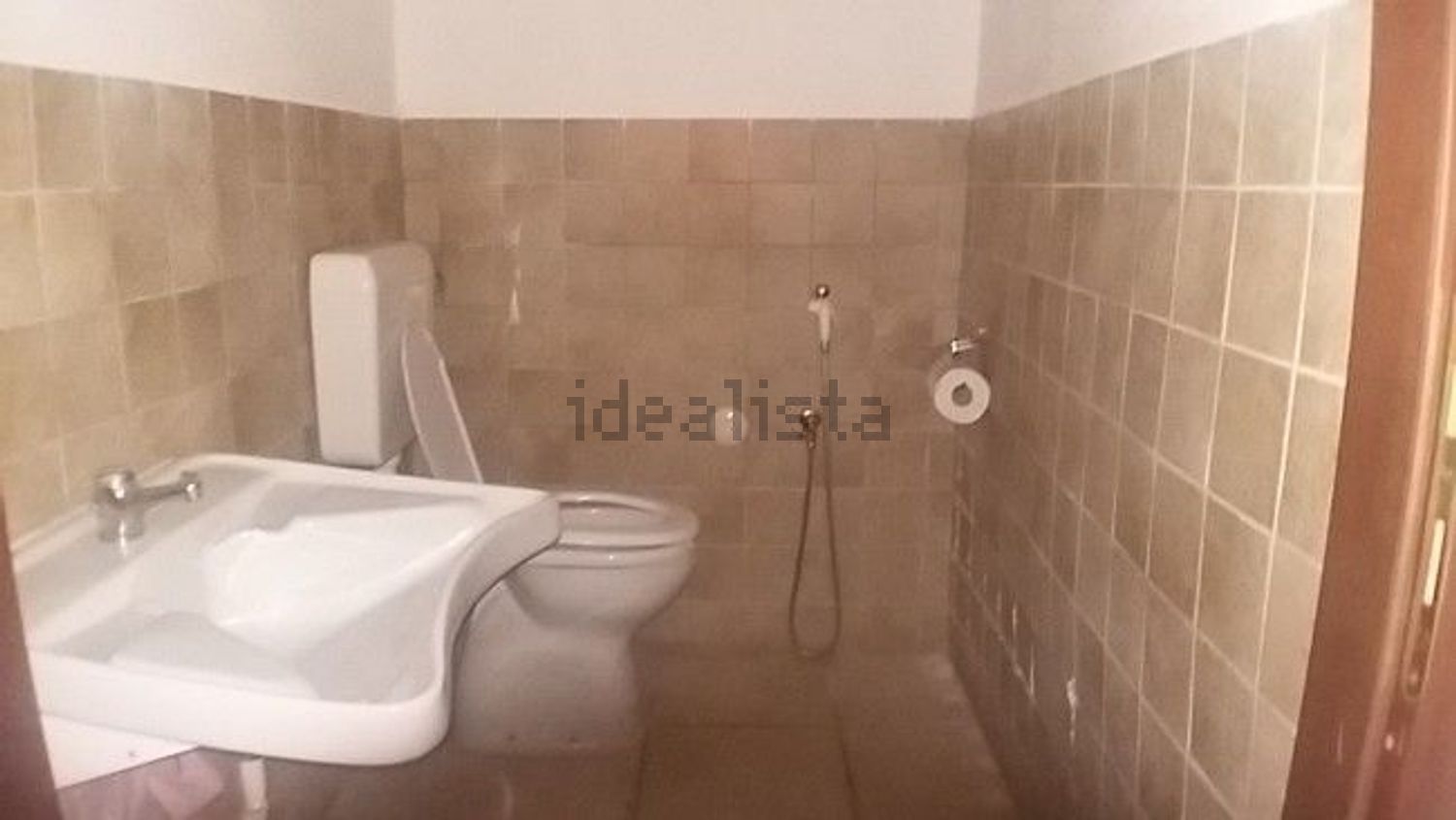 locale commerciale in vendita a Brindisi in zona Centro Città