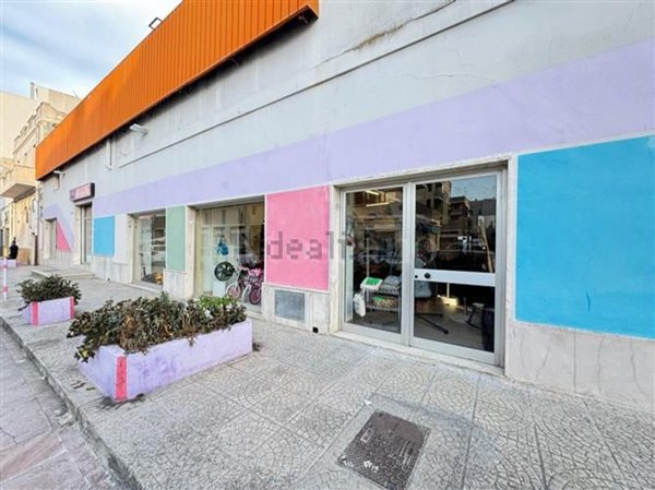 locale commerciale in vendita a Brindisi in zona Commenda