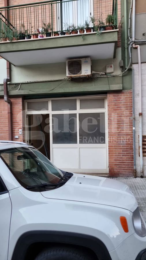 locale commerciale in vendita a Brindisi in zona Commenda