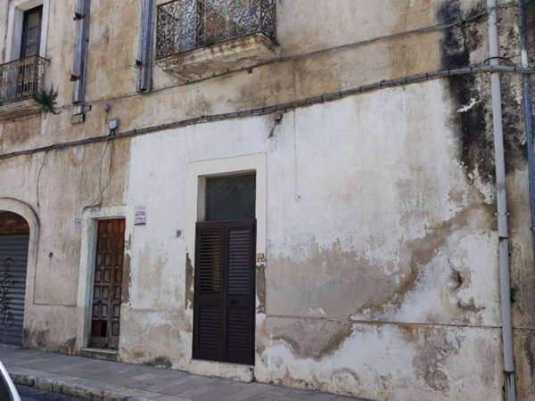 casa indipendente in vendita a Brindisi in zona Centro Città
